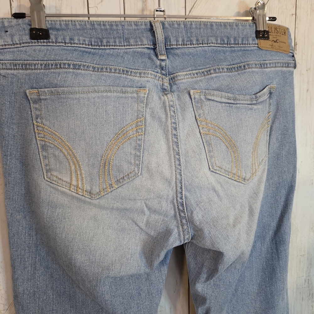 Hollister Women's Light Blue Jeans - Picture 4 of 8